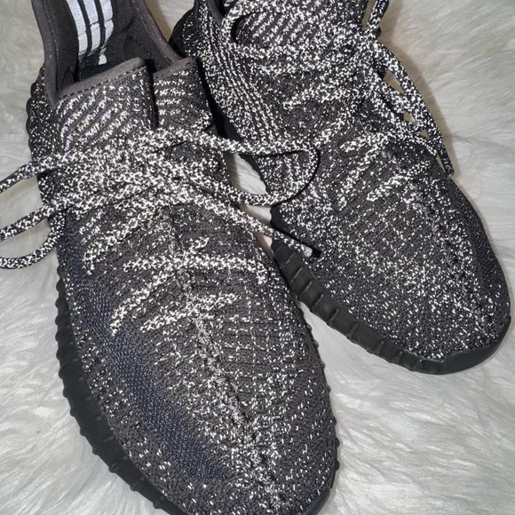 Sleek Black Knit Men's Sneakers - Picture 4 of 12